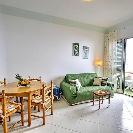 Sleeps 3 Air Con Wifi